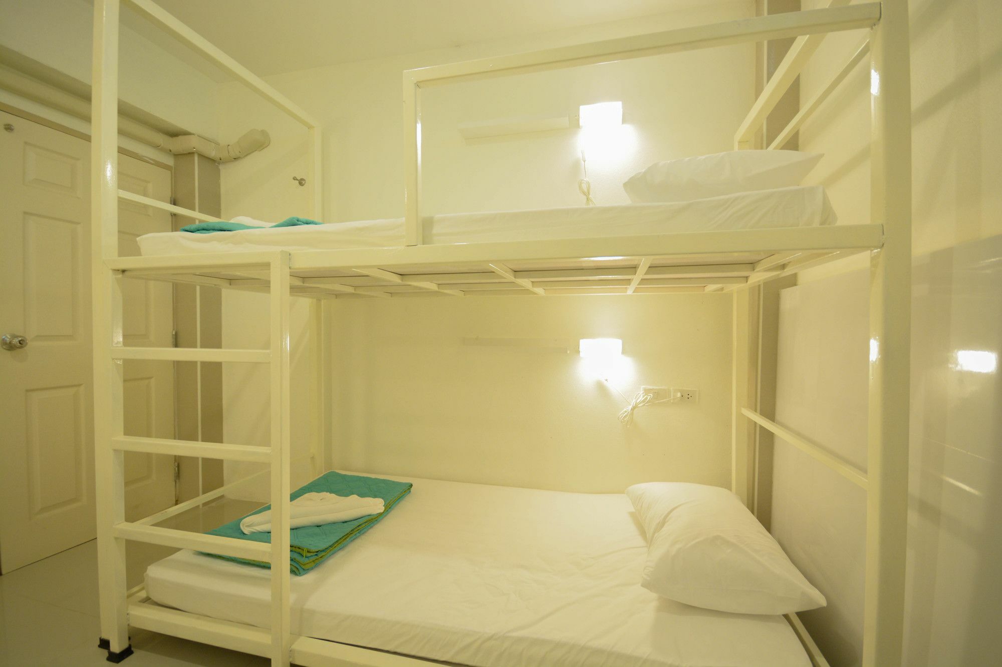 Irest Ao Nang Seafront Hostel Exterior foto