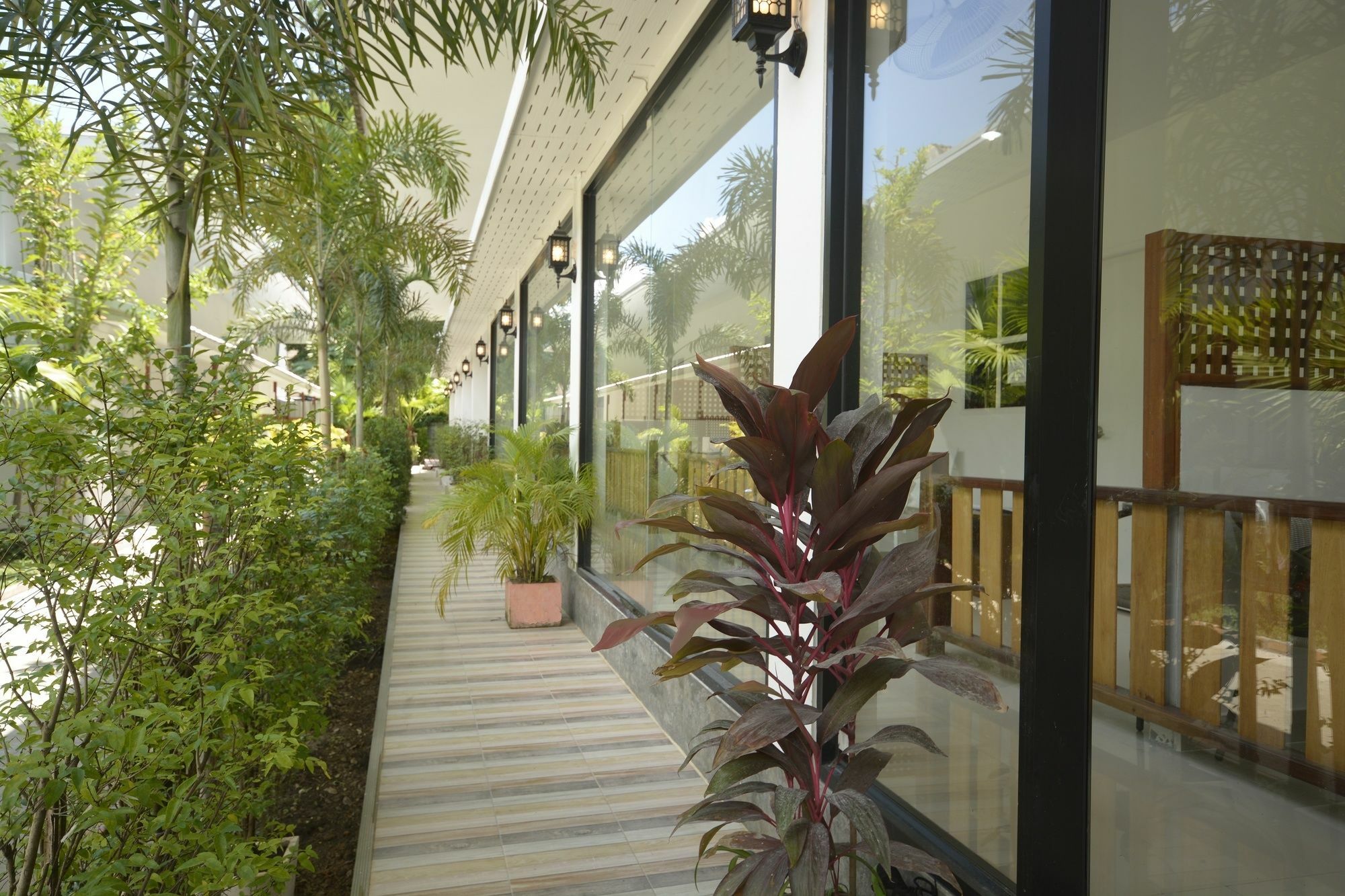 Irest Ao Nang Seafront Hostel Exterior foto