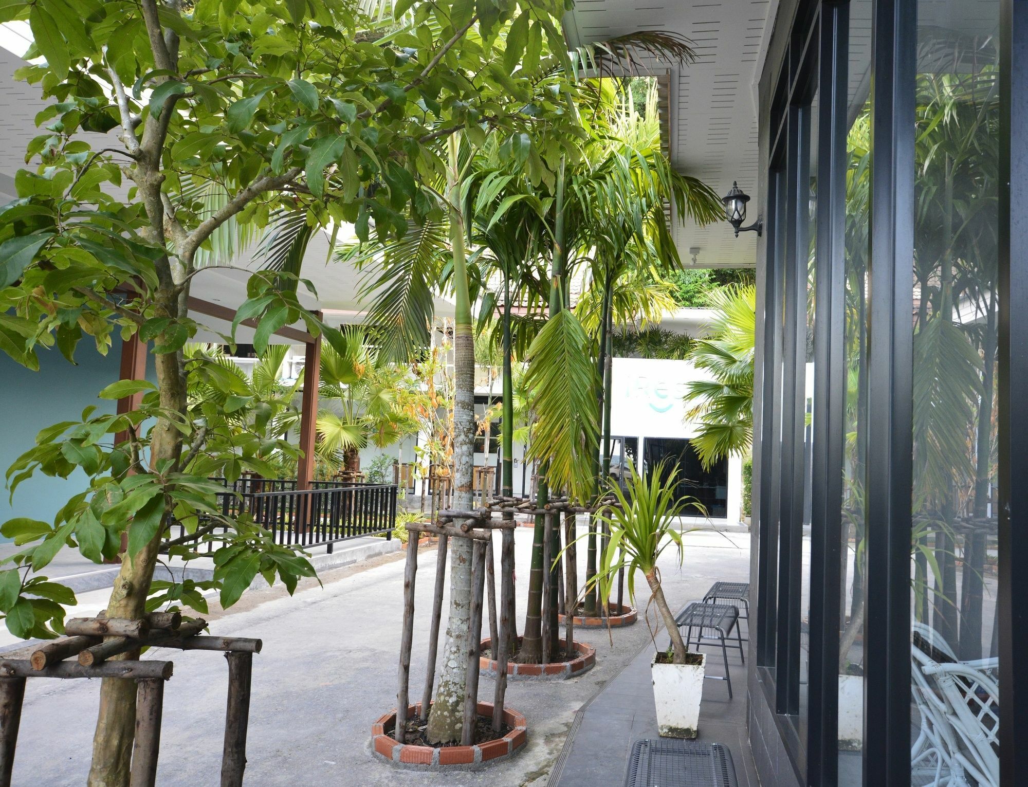 Irest Ao Nang Seafront Hostel Exterior foto