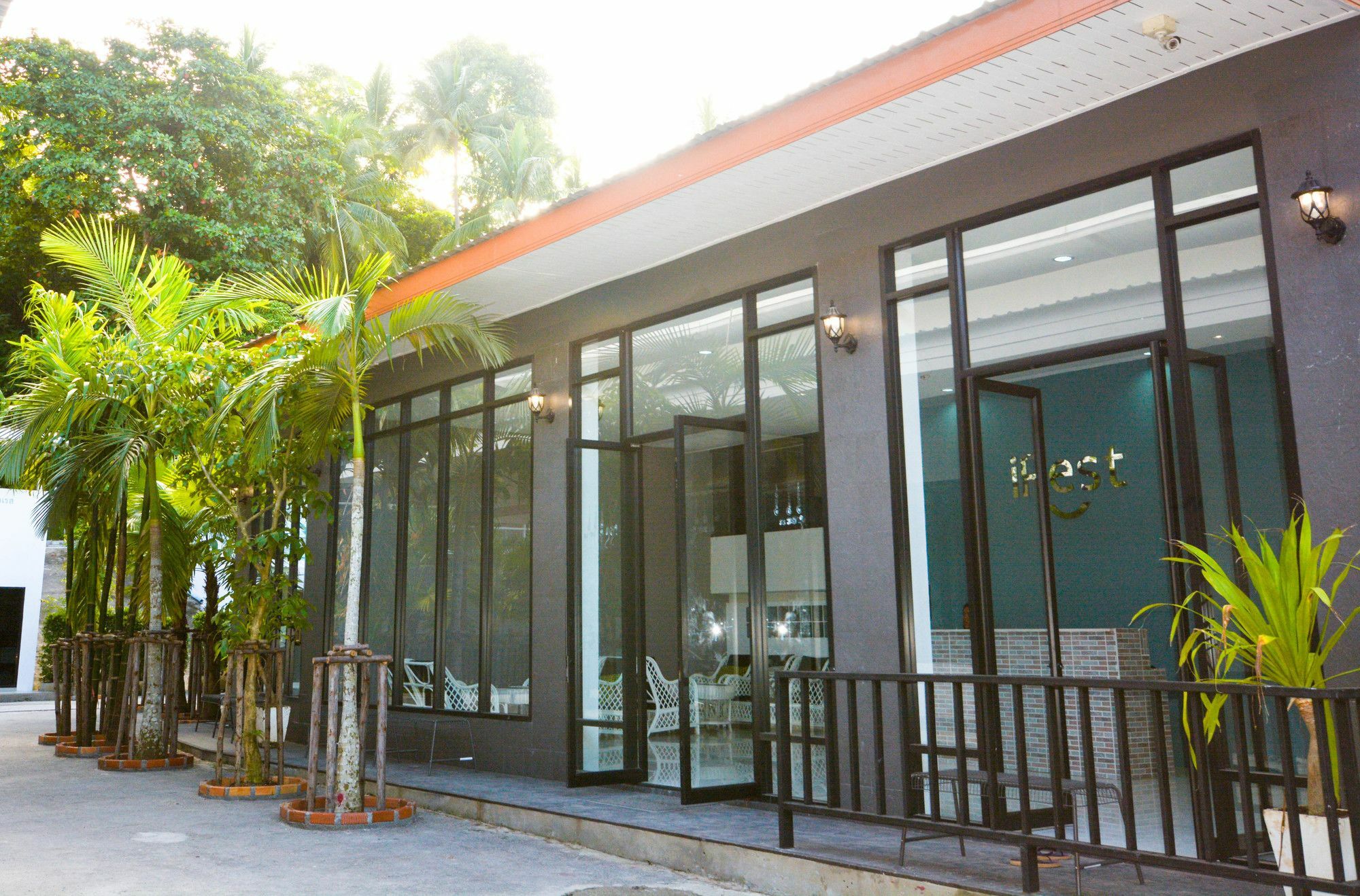 Irest Ao Nang Seafront Hostel Exterior foto