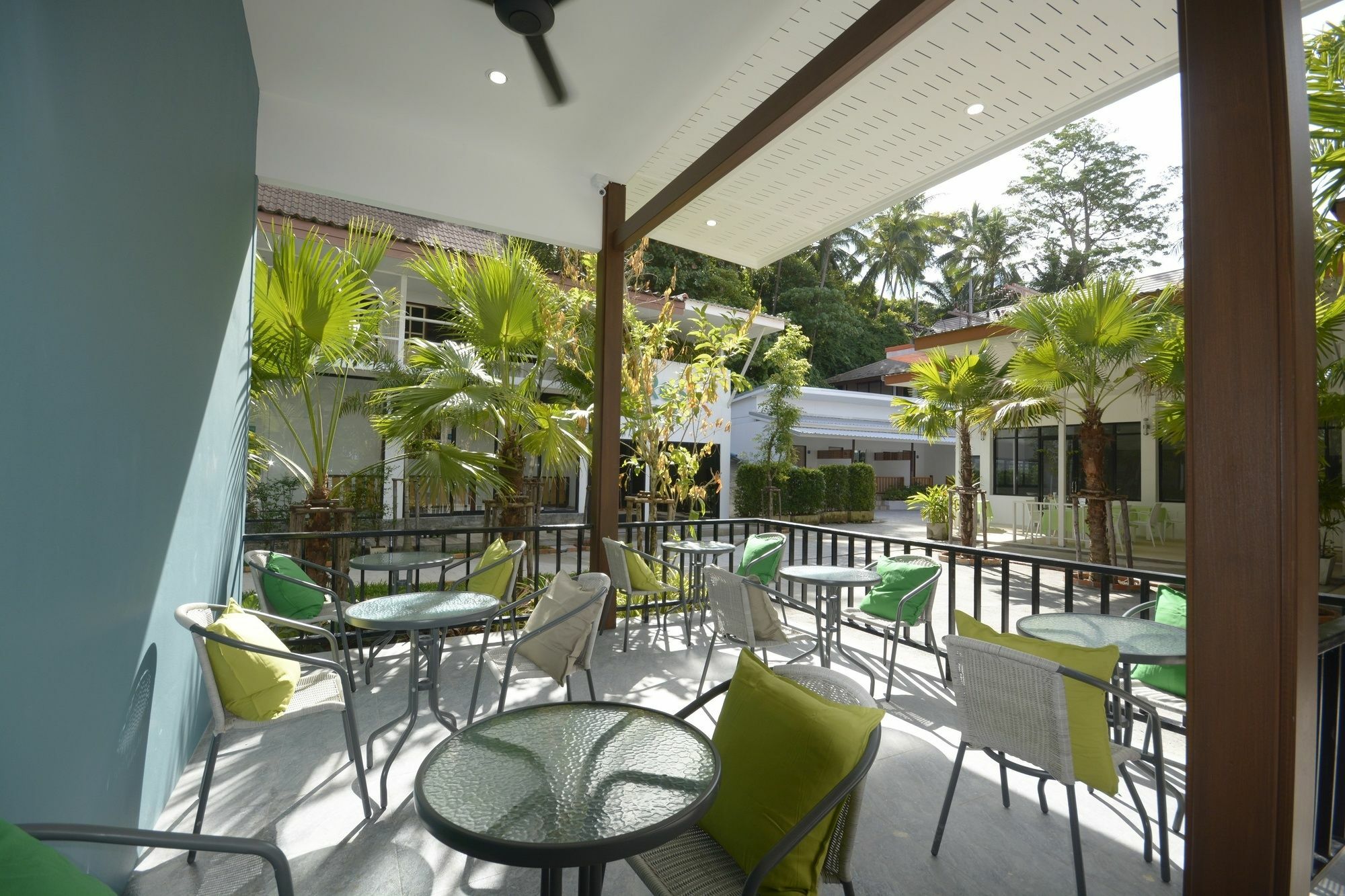 Irest Ao Nang Seafront Hostel Exterior foto