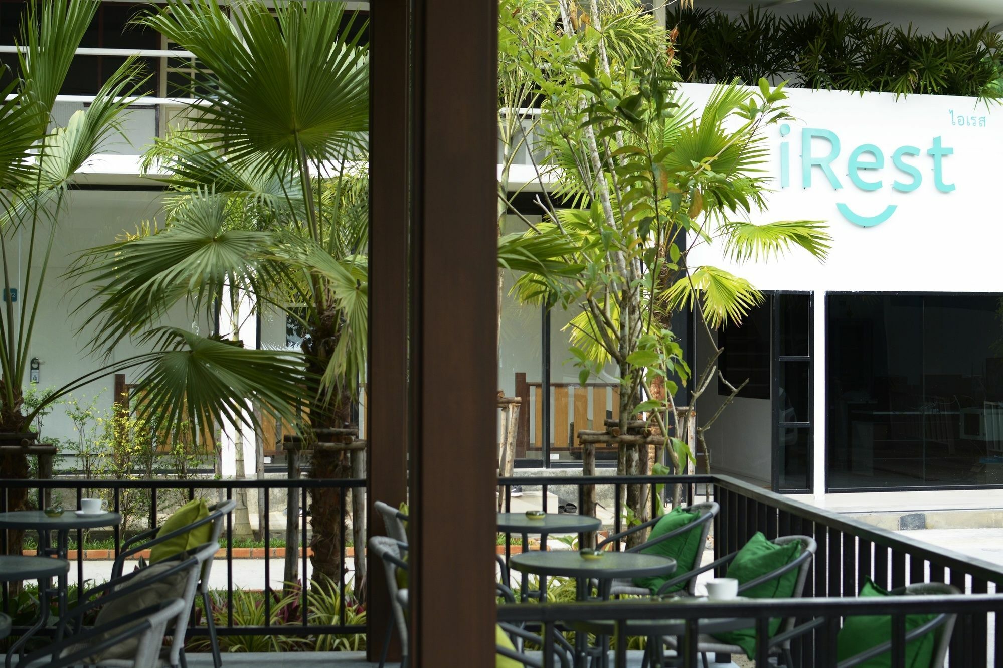 Irest Ao Nang Seafront Hostel Exterior foto