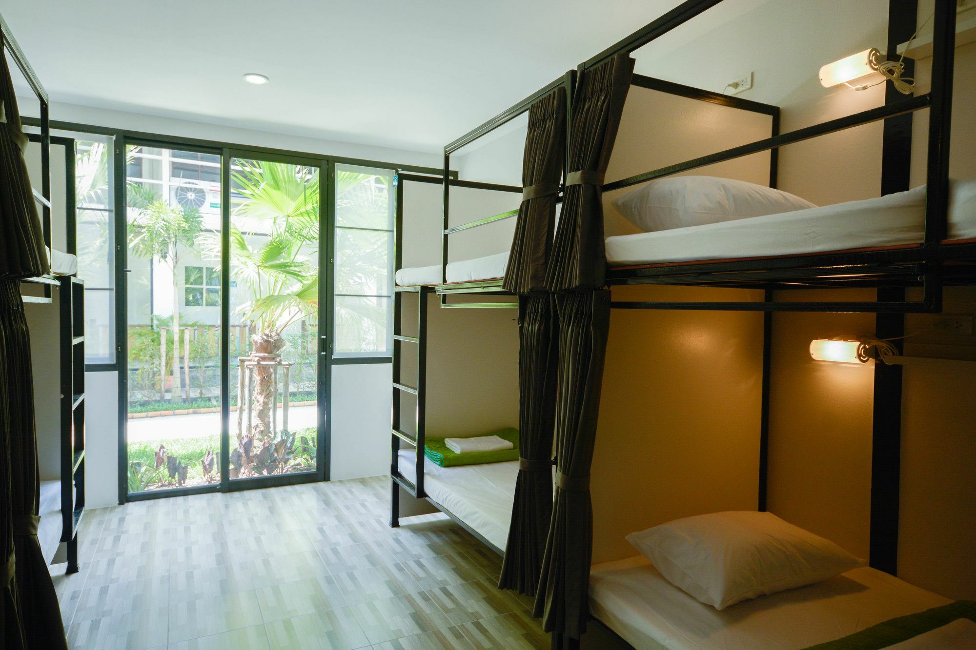 Irest Ao Nang Seafront Hostel Exterior foto