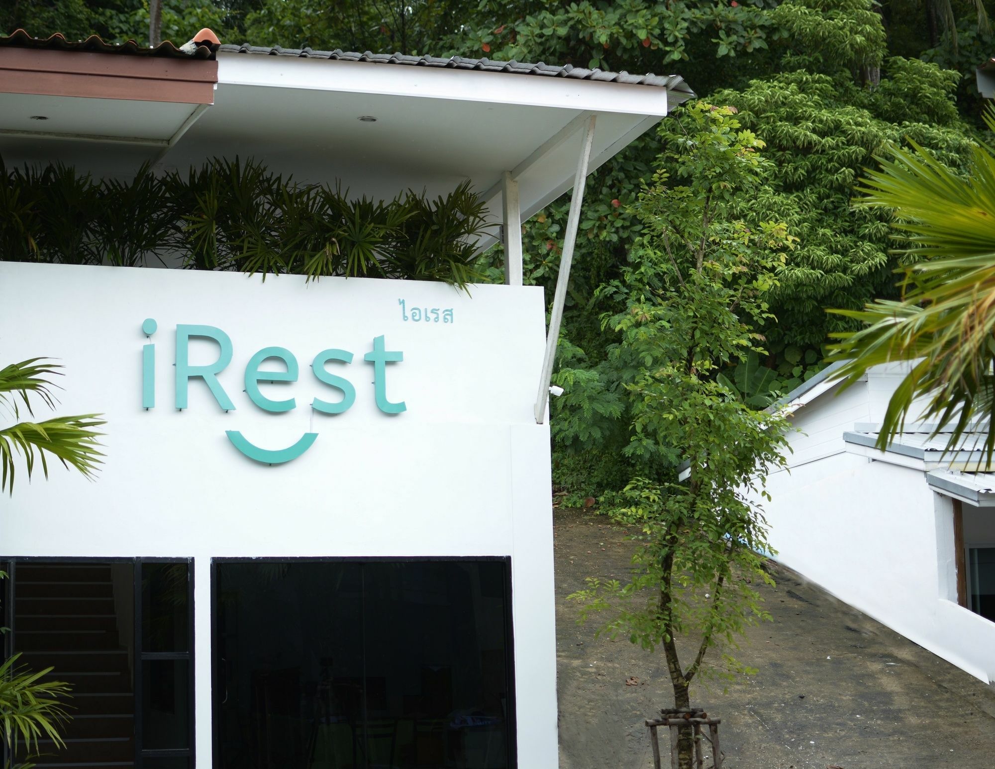 Irest Ao Nang Seafront Hostel Exterior foto