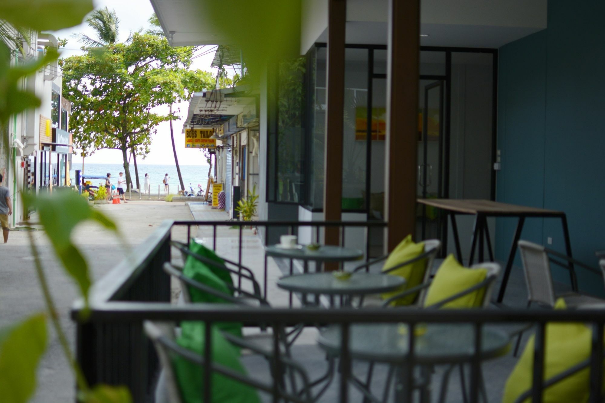 Irest Ao Nang Seafront Hostel Exterior foto