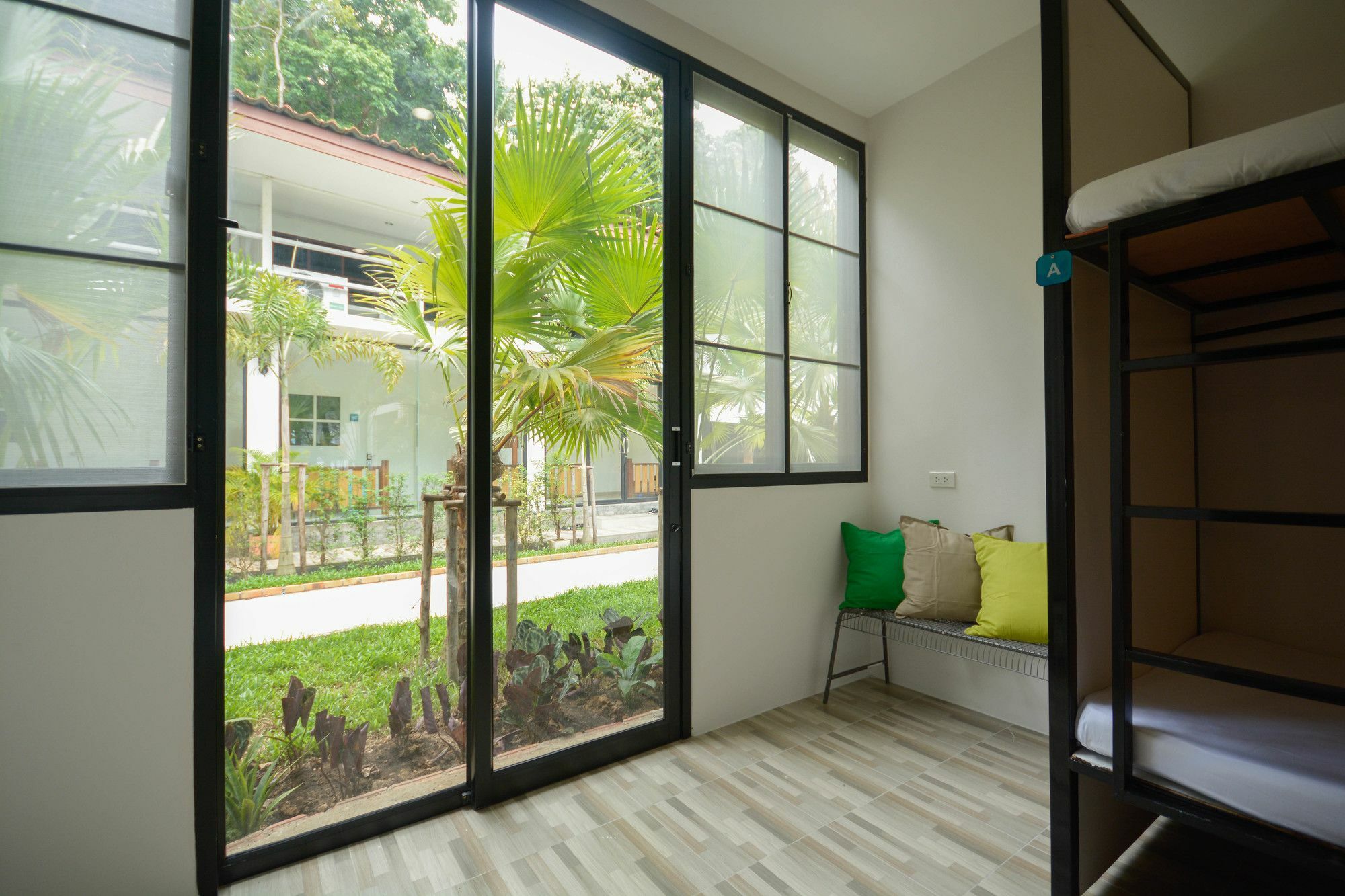 Irest Ao Nang Seafront Hostel Exterior foto